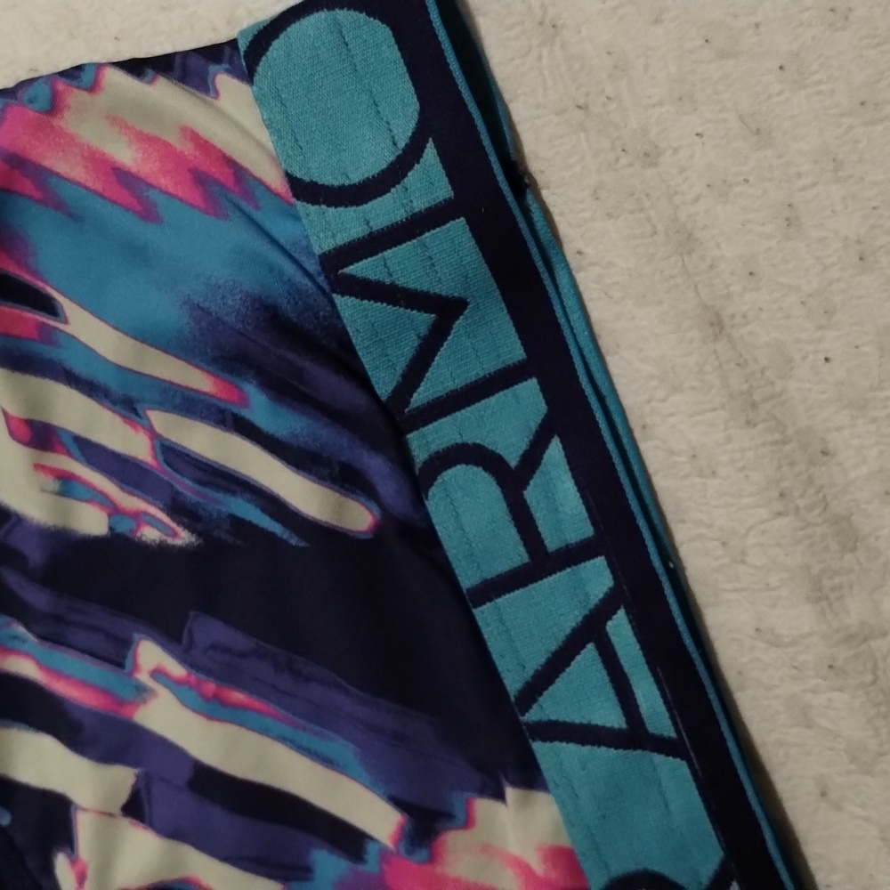 Girls Under Armour abstract sports bra - Picture 2 of 4